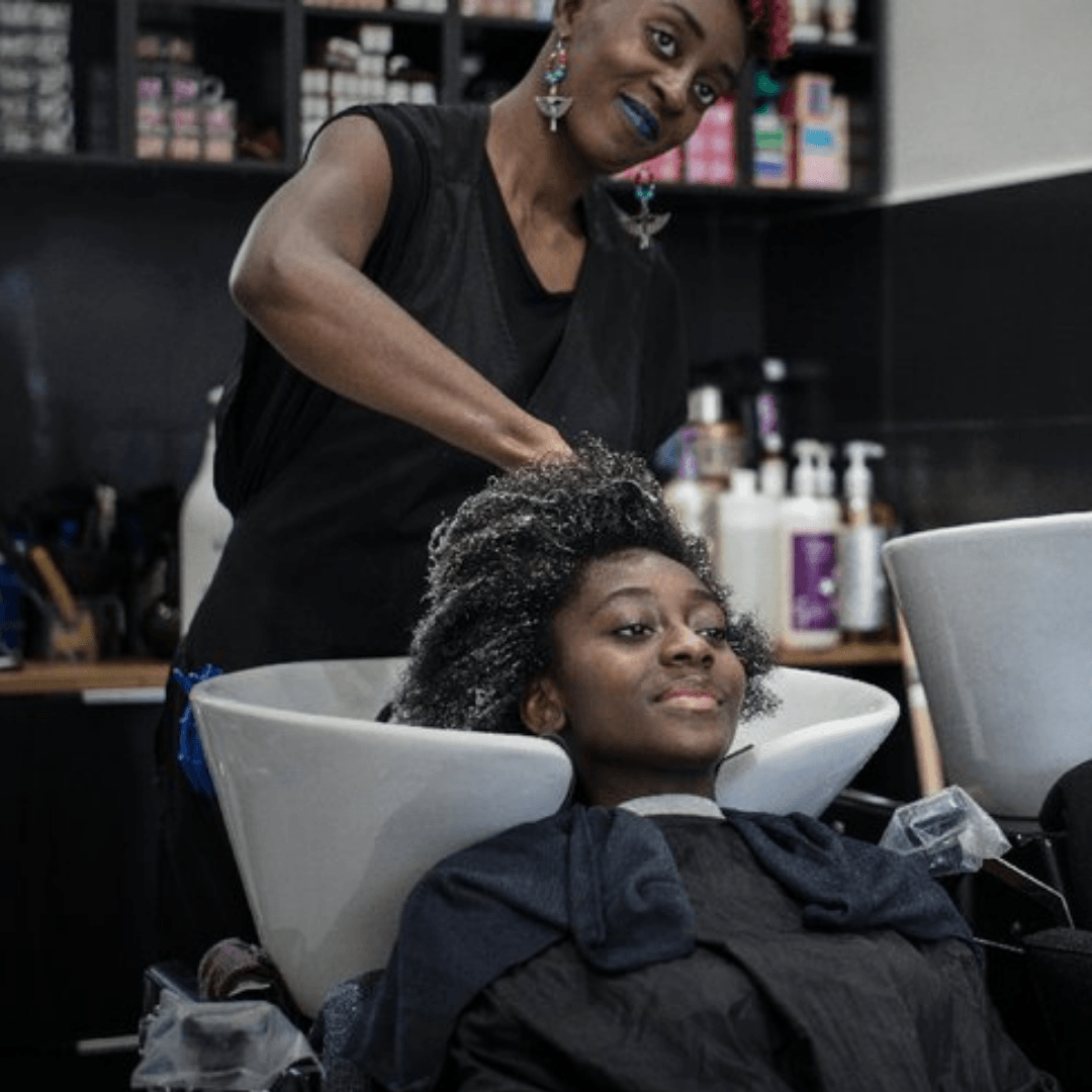 Comment trouver un coiffeur afro : 7 conseils et astuces - Capibeauty 